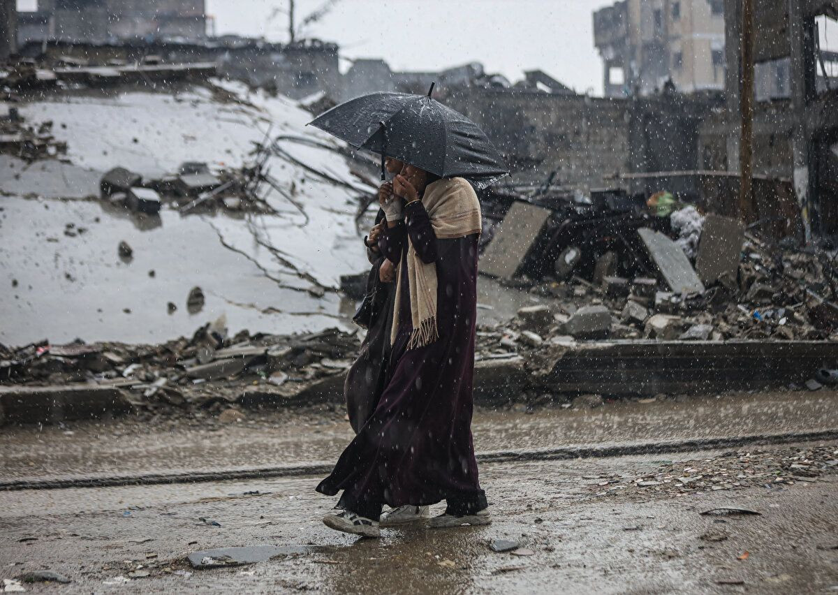 Gazze'de felaket! Şiddetli yağış Filistinlilerin çadırlarını sular altında bıraktı - Sayfa 9