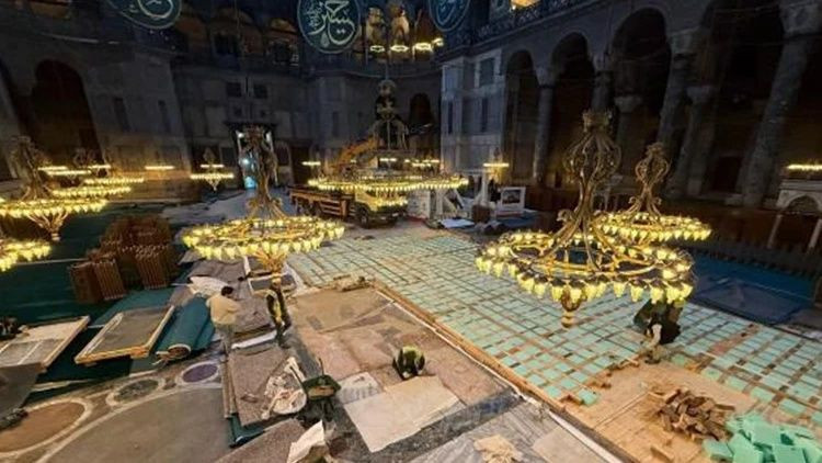 Ayasofya’da ağır tonajlı kamyon krizi! İlber Ortaylı'dan dikkat çeken çıkış: Bu yapı bu yükü kaldıramaz! - Sayfa 3