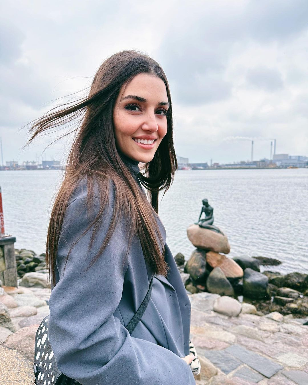 Küçük hayranına yapılan müdahale Hande Erçel'i kızdırdı! Korumalara sert tepki - Sayfa 4