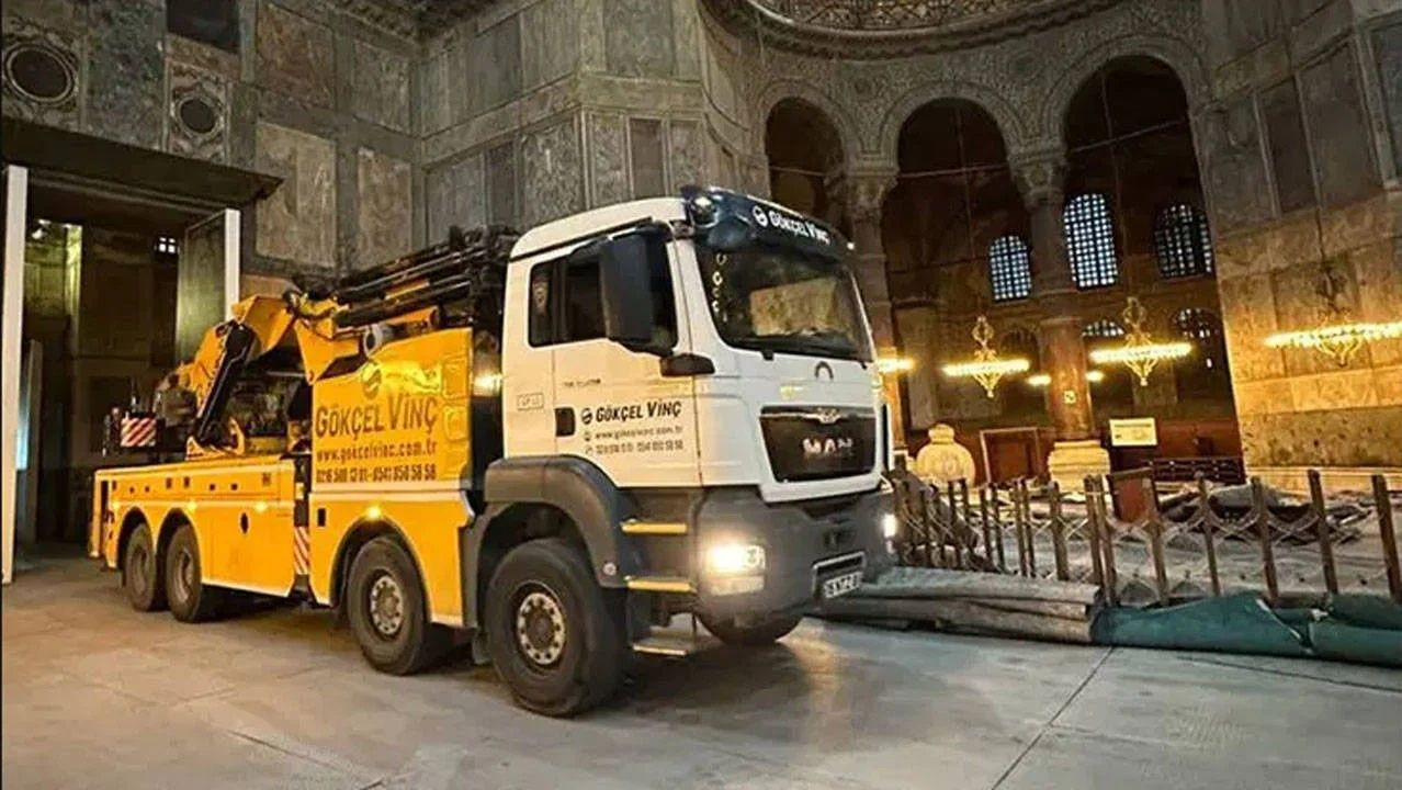 Ayasofya’da ağır tonajlı kamyon krizi! İlber Ortaylı'dan dikkat çeken çıkış: Bu yapı bu yükü kaldıramaz! - Sayfa 2