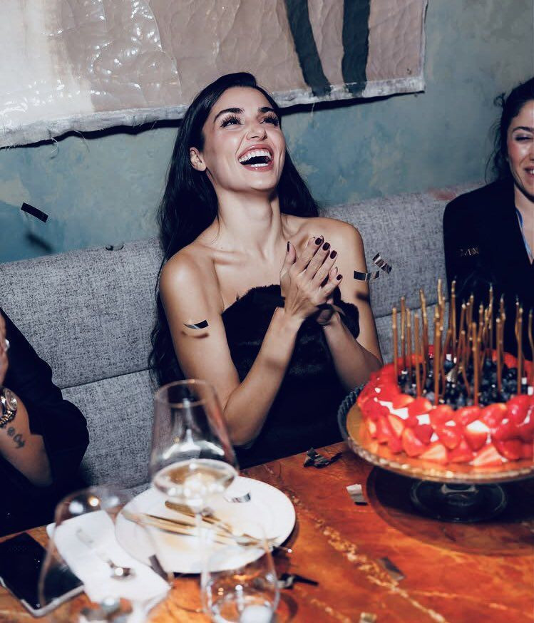 Hande Erçel'in doğum günü kutlamaları Moskova'ya taştı - Sayfa 5