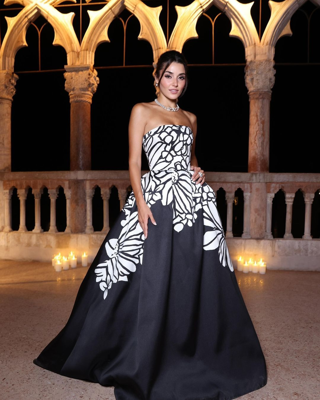 Küçük hayranına yapılan müdahale Hande Erçel'i kızdırdı! Korumalara sert tepki - Sayfa 6