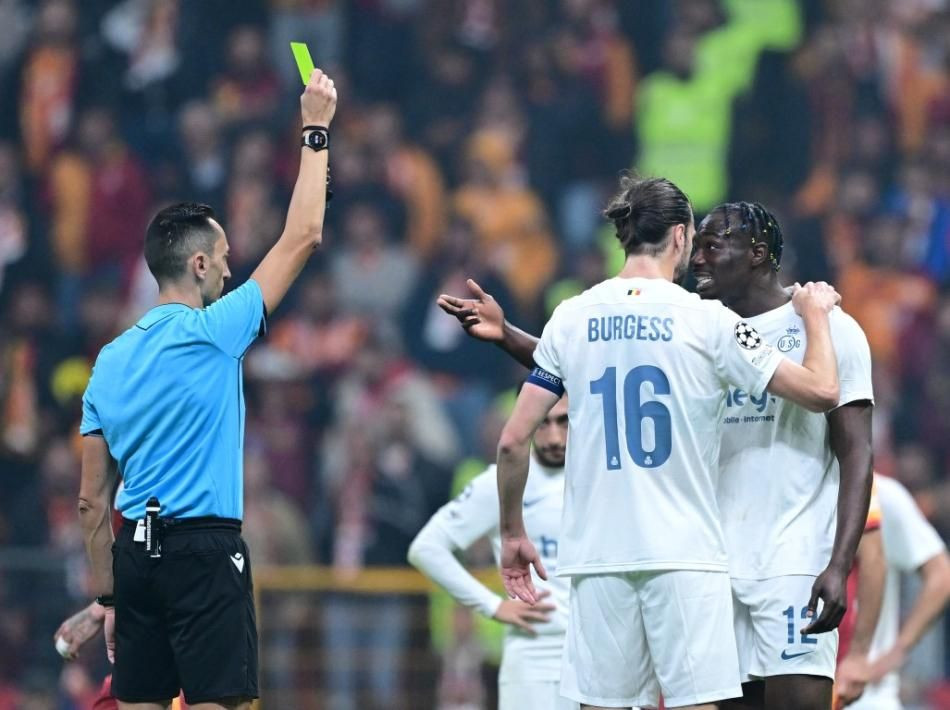 "İspanyol hakemlerin Türk futboluna karşı bir hainliği var! Belki de Atletico maçını düşünerek yaptı" Galatasaray maçı hakemi hakkında şok sözler - Sayfa 1