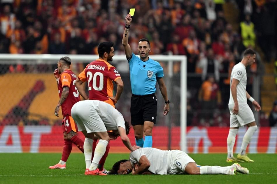 "İspanyol hakemlerin Türk futboluna karşı bir hainliği var! Belki de Atletico maçını düşünerek yaptı" Galatasaray maçı hakemi hakkında şok sözler - Sayfa 5
