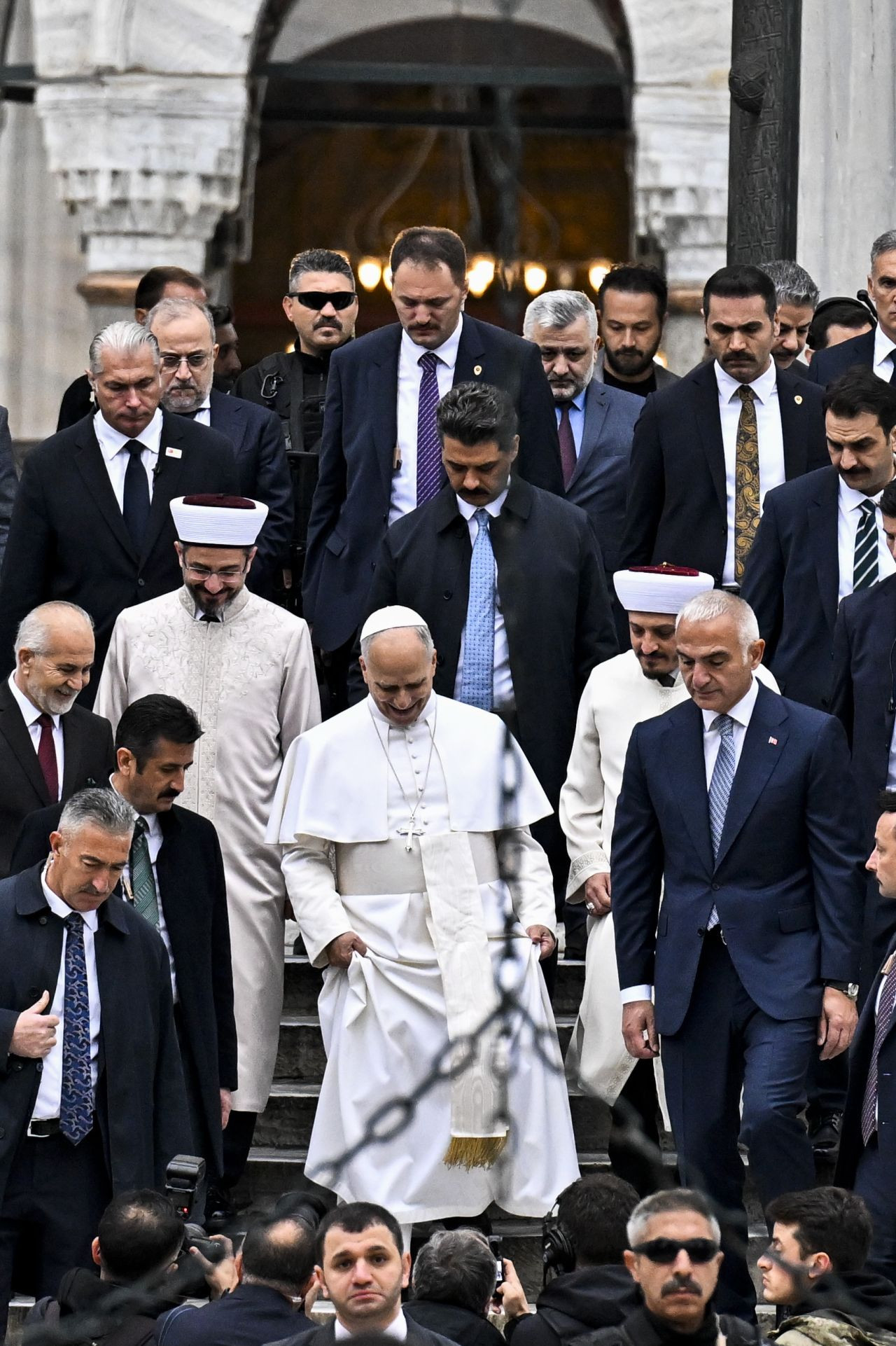 Papa'nın Türkiye temasları sürüyor! 14. Leo'nun ilk durağı Sultanahmet Camisi oldu! Ardından Mor Ephrem Süryani Ortodoks Kilisesi ve Fener Rum Patrikhanesi'ni ziyaret etti - Sayfa 2