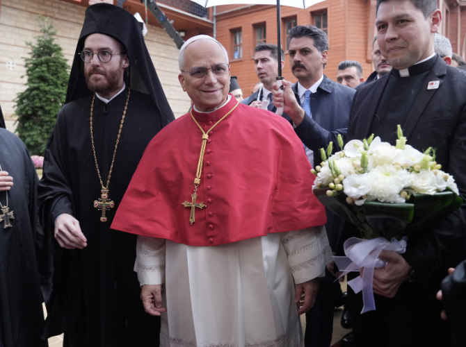 Papa'nın Türkiye temasları sürüyor! 14. Leo'nun ilk durağı Sultanahmet Camisi oldu! Ardından Mor Ephrem Süryani Ortodoks Kilisesi ve Fener Rum Patrikhanesi'ni ziyaret etti - Sayfa 6