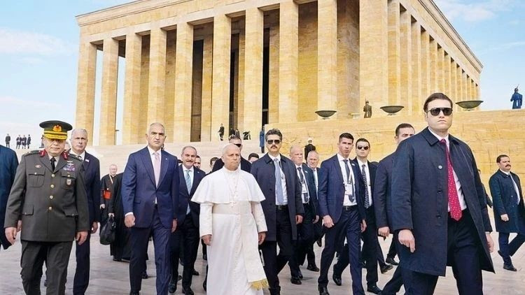 Papa ziyaretiyle ilgili 10 büyük yalan! Kurgulanan senaryolar çöktü: İşte tüm iddialar ve gerçekler - Sayfa 3