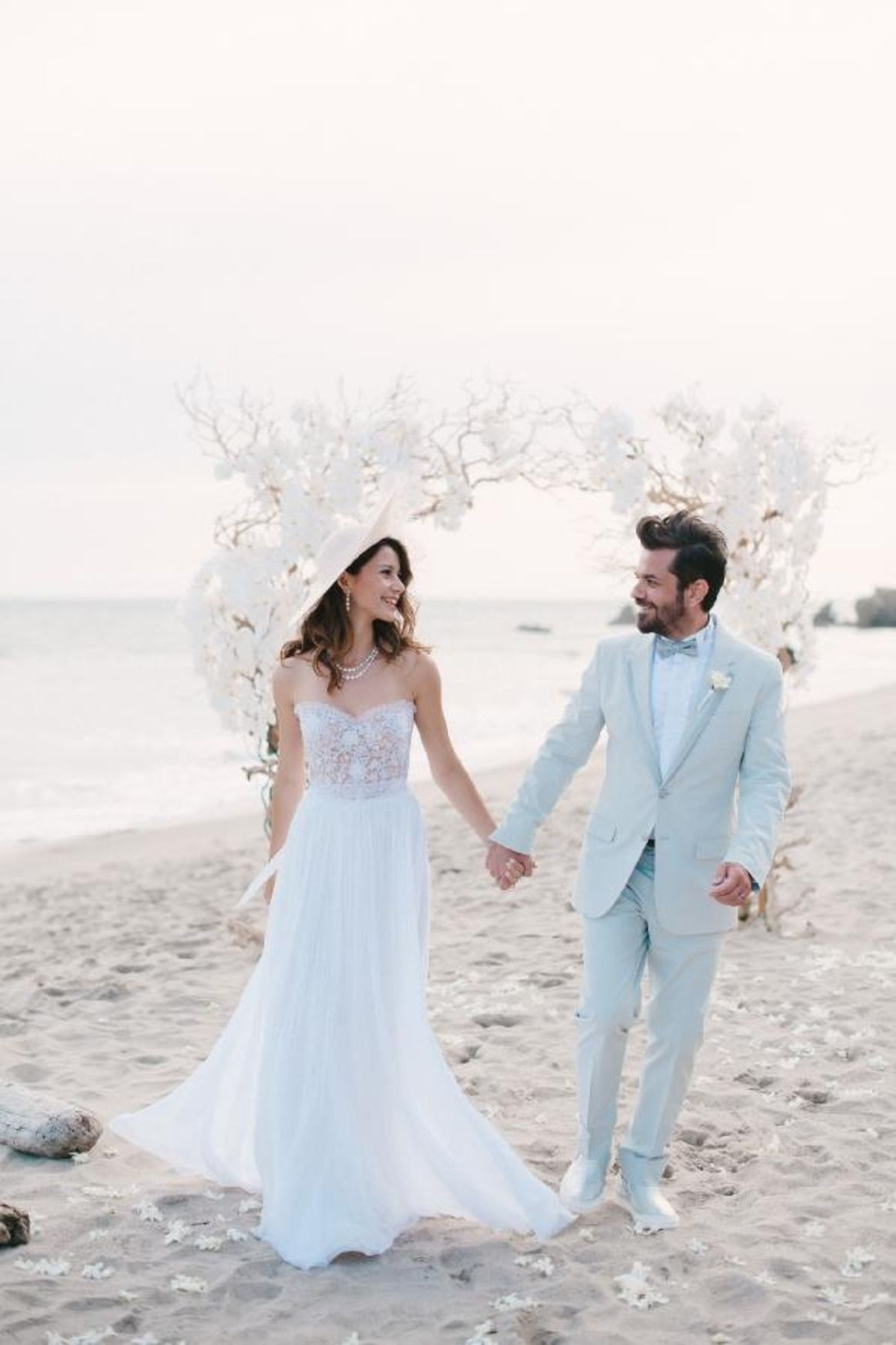 Los Angeles'taki 2.5 milyon dolarlık villası küle dönen Kenan Doğulu isyan etti! Sigorta belirsizliği canını sıkıyor! ''Süreç çok ağır işliyor'' - Sayfa 1