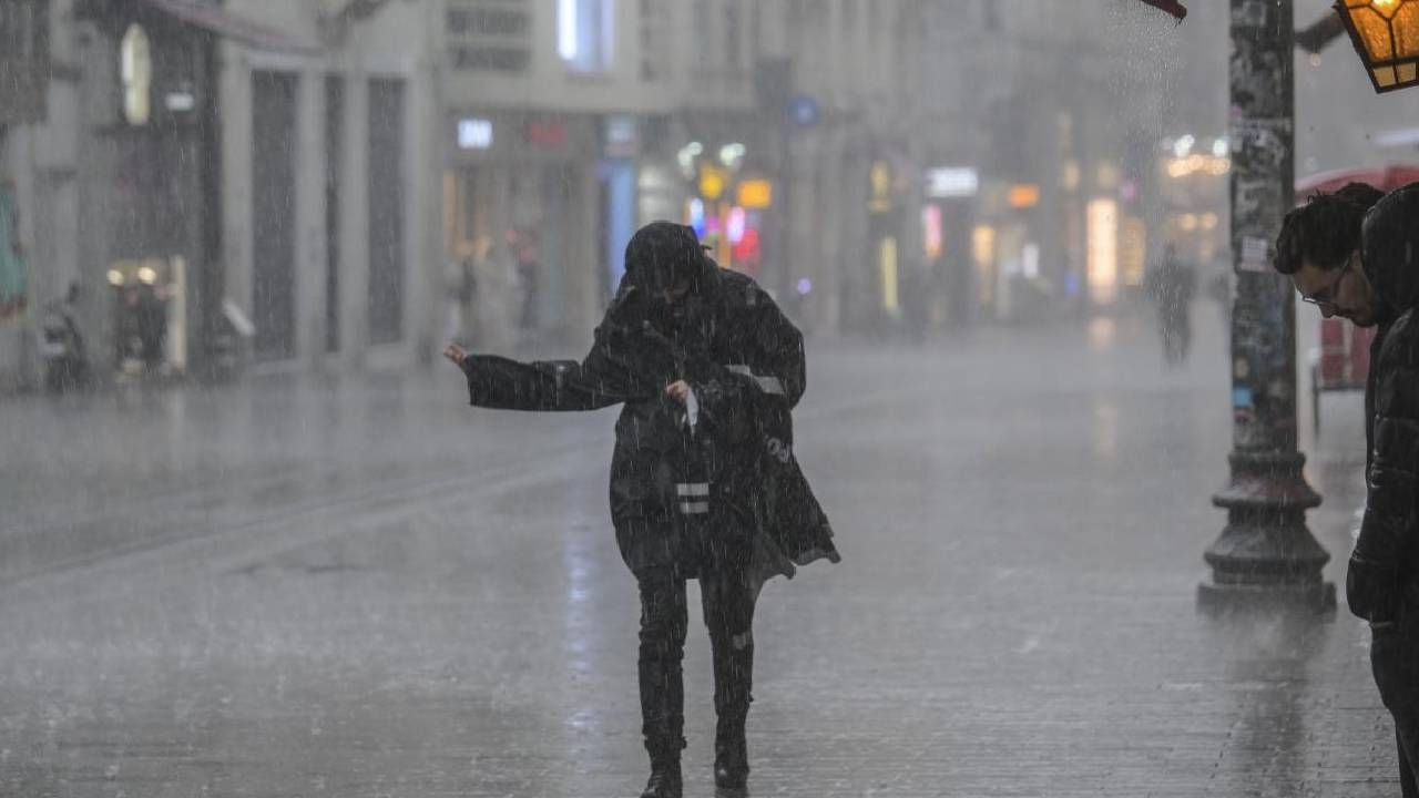 Türkiye soğuyacak! Hava sıcaklığı 4 derece düşüyor: Kar ve sağanak alarmı - Sayfa 1