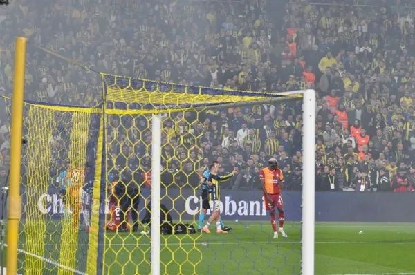 Kazımcan Karataş'ı kör edecekti! O holigana ödül gibi ceza: Bir sonraki derbide tribünde olacak - Sayfa 3