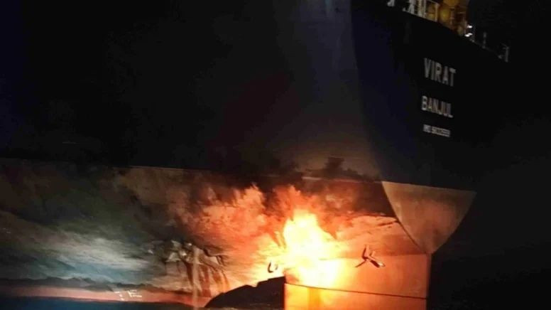 Karadeniz'de neler oluyor? 4 günde 3. gemi saldırısı! Ayçiçek yüklü geminin vurulması tarımsal ticarete yönelik bir uyarı mı? Zamanlamada dikkat çeken Trump detayı... - Sayfa 7