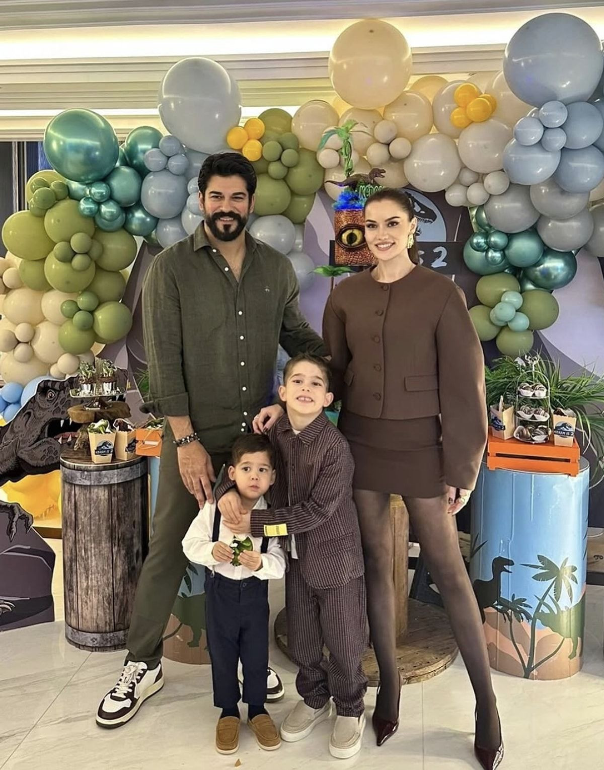 Fahriye Evcen'in photoshop faciası! Dozu fazla kaçırınca eline yüzüne bulaştırdı - Sayfa 1