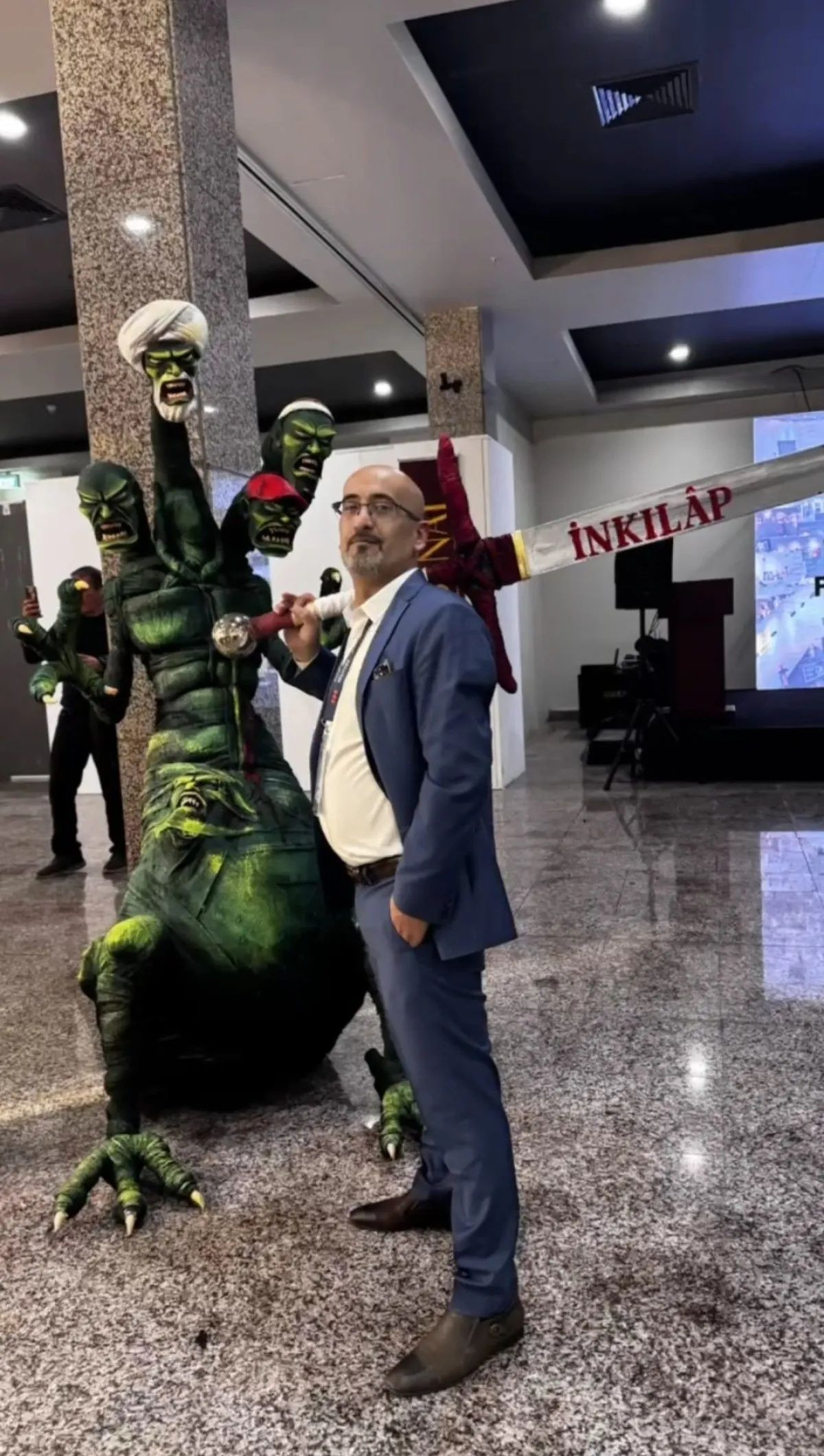 Sanat adı altında provokasyon! Lütfi Kırdar’daki skandal heykelde gözaltı: Sanatçı ve sorumlu yakalandı! - Sayfa 5