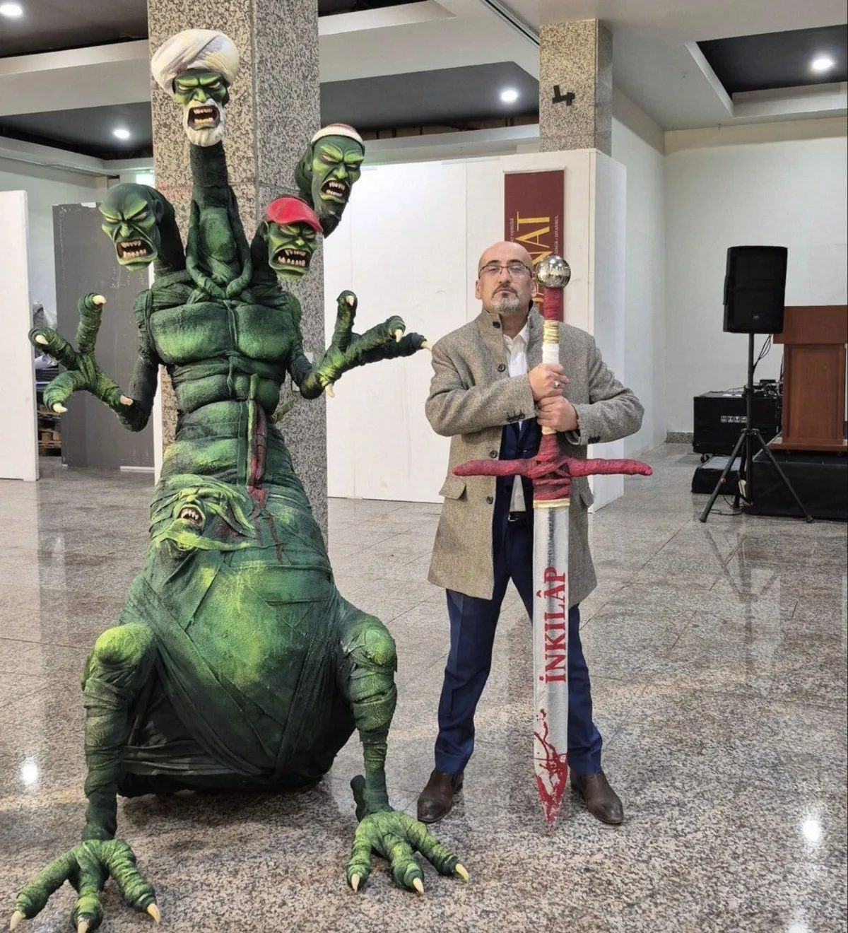 Sanat adı altında provokasyon! Lütfi Kırdar’daki skandal heykelde gözaltı: Sanatçı ve sorumlu yakalandı! - Sayfa 2