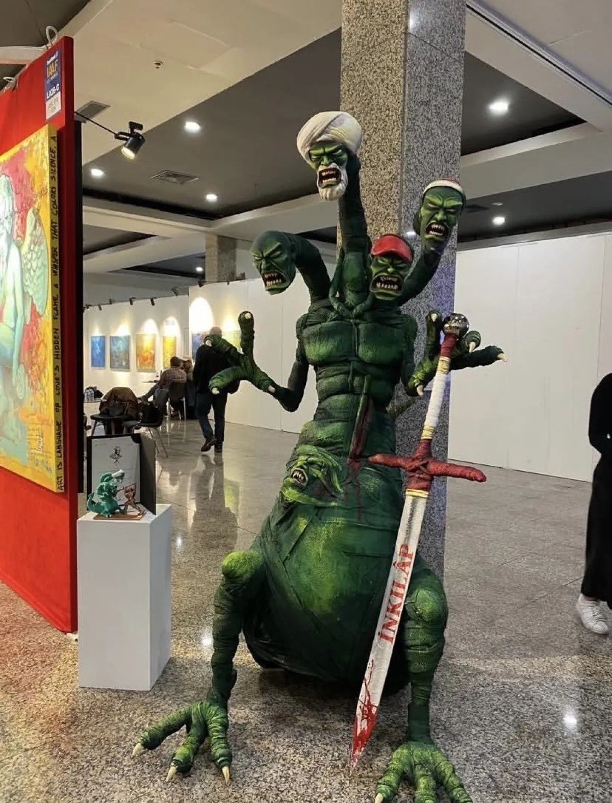 Sanat adı altında provokasyon! Lütfi Kırdar’daki skandal heykelde gözaltı: Sanatçı ve sorumlu yakalandı! - Sayfa 3