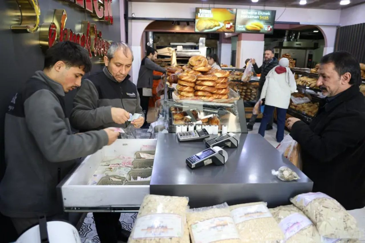 Bozuk para krizine efsane çözüm! 100 TL bozuk para getirene 2 ekmek hediye - Sayfa 1