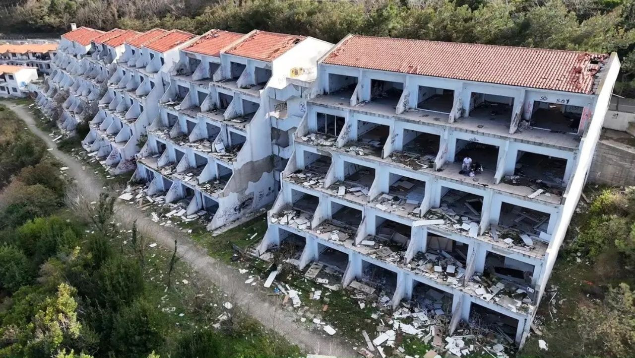 Milyon dolarlık otel harabeye döndü! Ünlü otel tinercilerin meskeni oldu - Sayfa 2