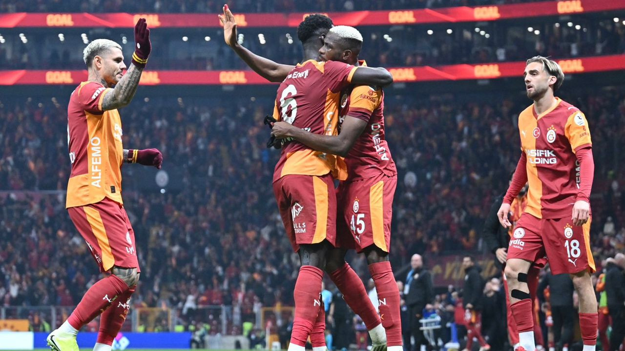 "Bu nasıl kadro? Ben mi yaptım bu kadroyu? Beni tansiyon hastası yaptınız!" Hasan Şaş Galatasaray maçı sonrası canlı yayında çıldırdı - Sayfa 6