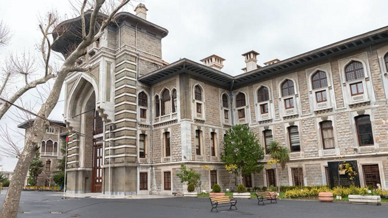 Türkiye'nin en köklü lisesi İstanbul Erkek Lisesi'nde taciz skandalı! Okul müdürü açığa alındı