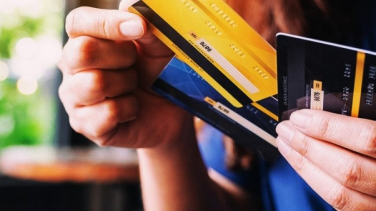 Kredi kartı borcu olanları ilgilendiriyor! Merkez Bankası, azami faiz oranlarını düşürdü