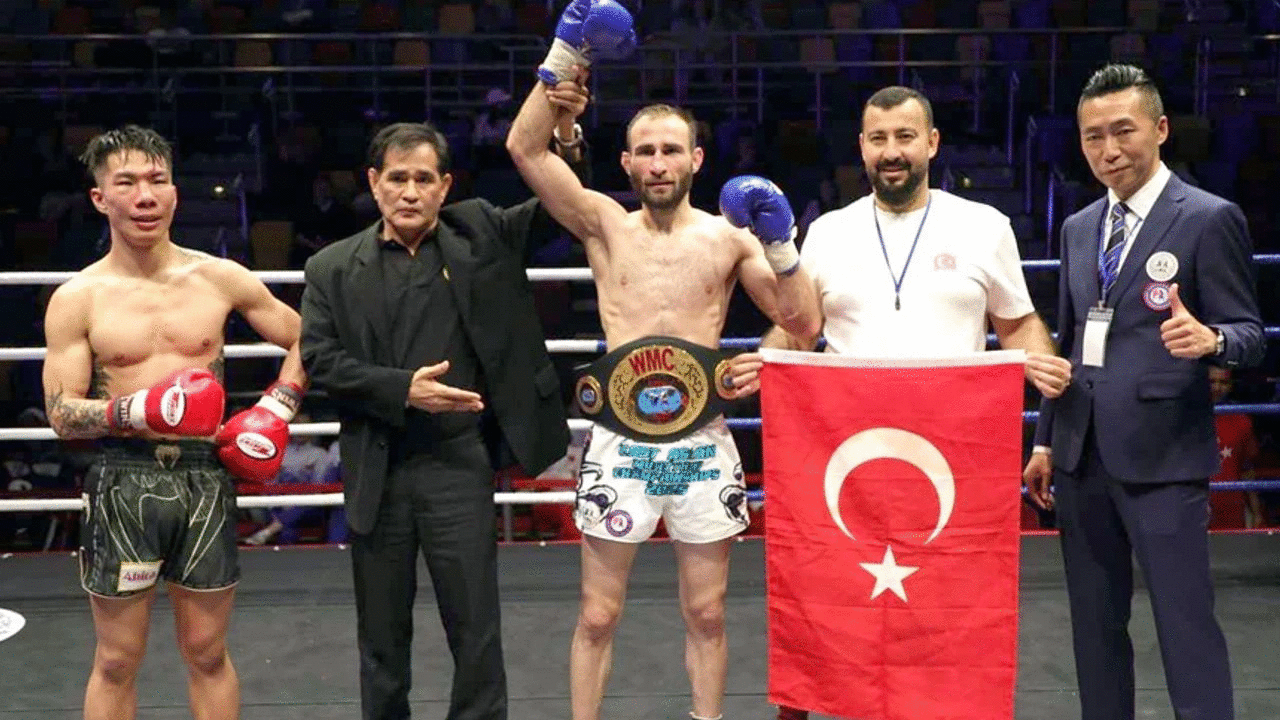 Altın Kemer Türkiye'nin! Abdüssamet Uğurlu Çinli rakibini devirdi