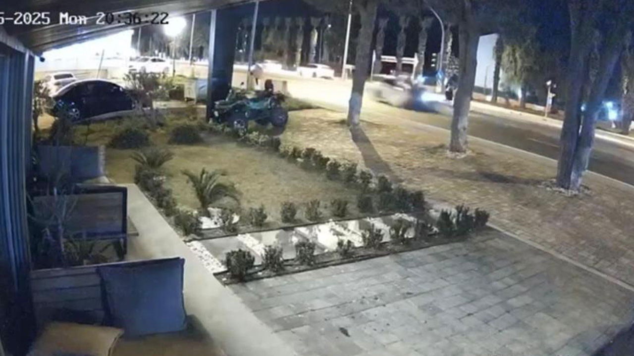 İzmir'de feci kaza! Metrelerce yükseğe savruldu