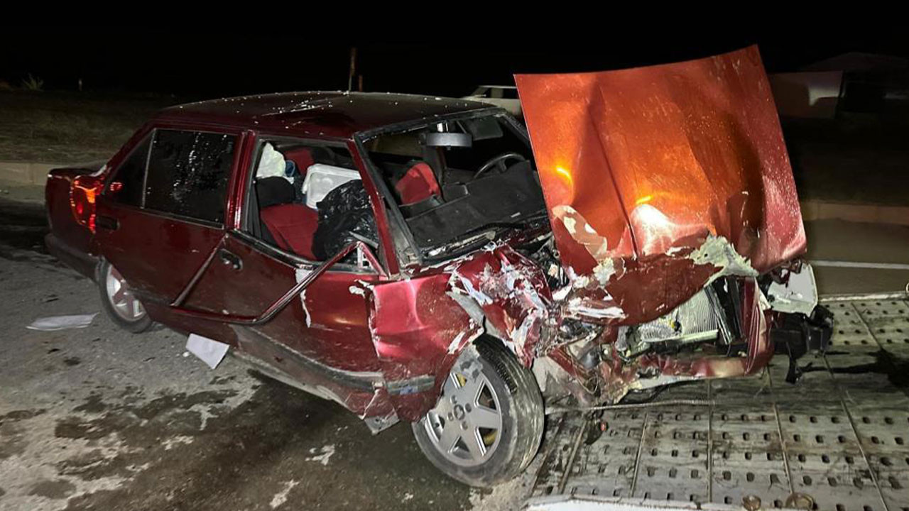 Uşak'ta otomobil ile hafif ticari araç çapıştı: Çok sayıda yaralı var