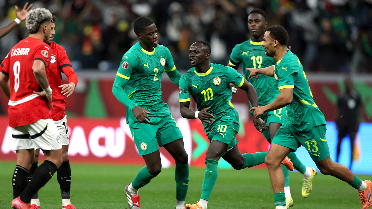 Senegal ve Özbekistan milli takımlarına ABD'de eziyet! Polis