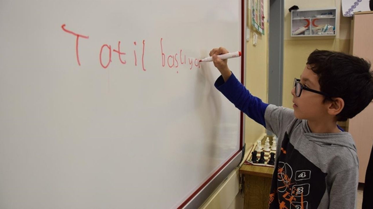 ARA TATİL KALDIRILACAK MI? Okullarda ara tatil devri bitiyor mu? Yusuf Tekin açıkladı!