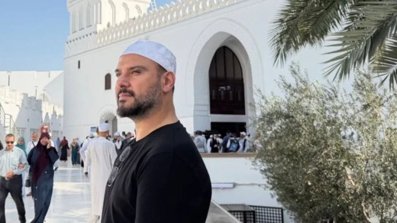 Şarkıcı Alişan Ramazan'ı Umre'de karşıladı
