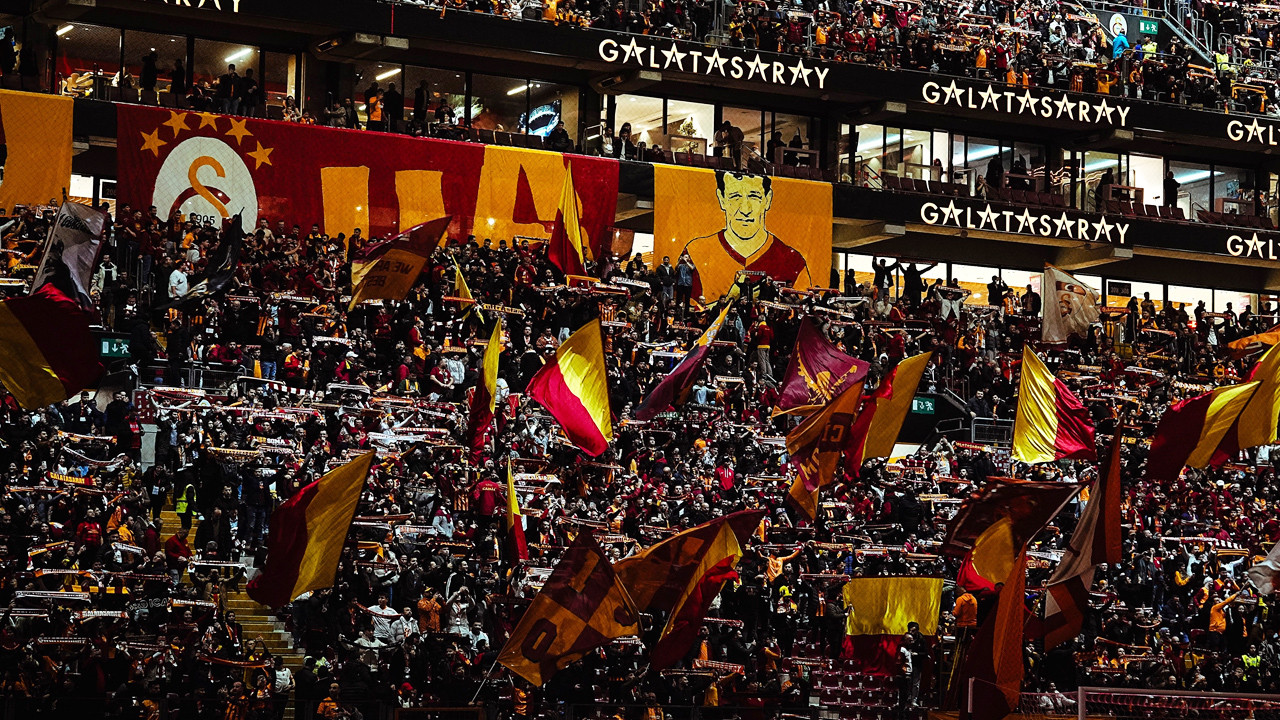 Galatasaray'da orta sahaya iki yıldız adayı