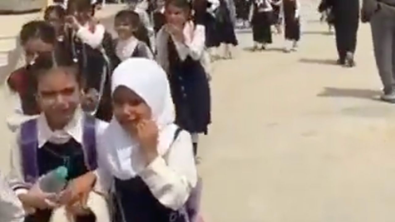 Irak'a füzeler düşüyor! Okuldaki kız çocuklarının korku dolu gözyaşları