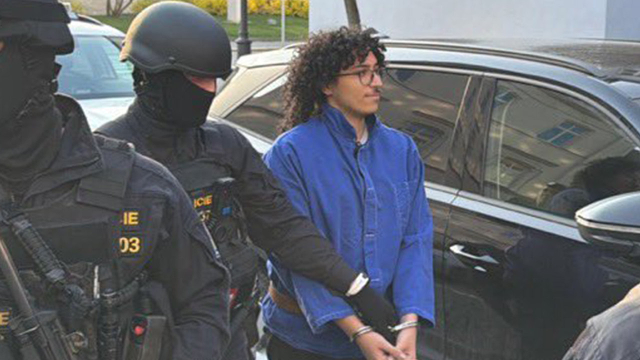 Dünya bu genci konuşuyor! Çekya'da İsrail'e parça üreten fabrikayı yaktı