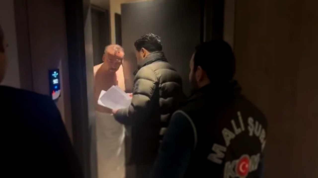 21 yaşındaki kızla basılan CHP'li Uşak Belediye Başkanı Özkan Yalım'ın serveti ortaya çıktı! MASAK raporu patladı: 114 tapu, 34 araç ve iç çamaşırındaki gizli telefon!