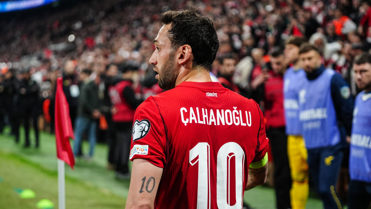 Kosova maçı öncesi A Milli Takım'da Hakan Çalhanoğlu'nun üzerine titreniyor