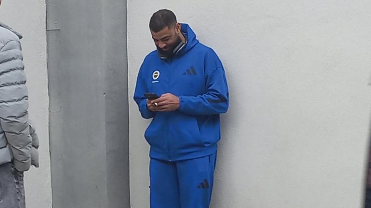 Fenerbahçe sigara içen oyuncuyu kovdu