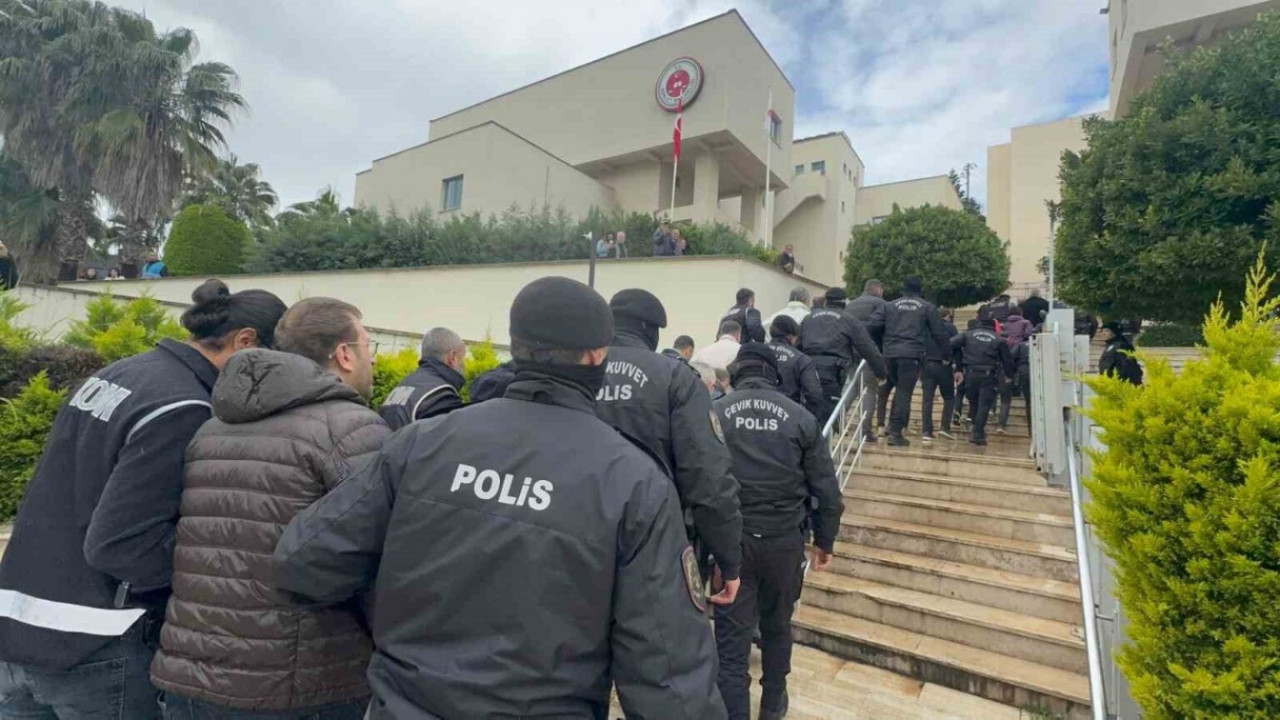 Marmaris Belediyesi'nde rüşvet çarkı çöktü: Başkan Yardımcısı ve İmar Müdürü tutuklandı!