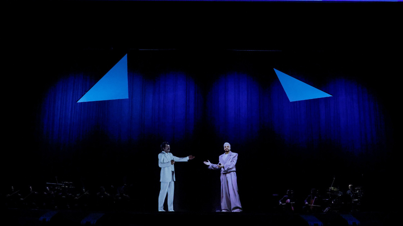 Sefo ve Fatma Turgut'tan duygulandıran düet! Türk Telekom 5G teknolojisiyle sahnede Müslüm Gürses ile buluştular