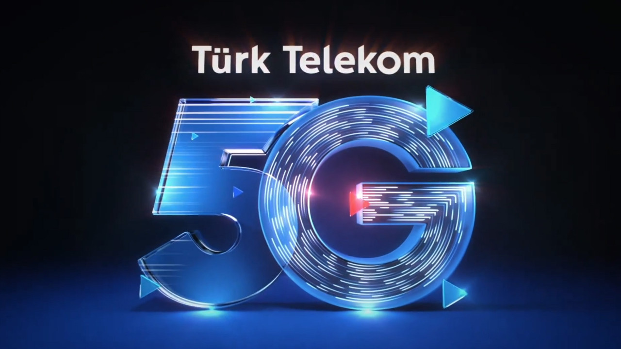 Türk Telekom 5G'ye adım attı: Müslüm Gürses 5G destekli hologram ile kesintisiz konser verdi