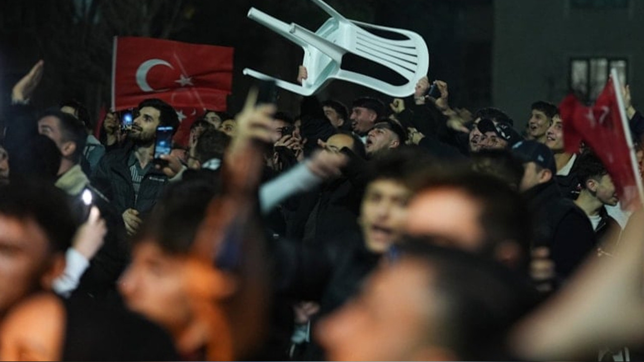 Kosova-Türkiye maçı sonrası vatandaşlar sokaklarda kutlama yaptı