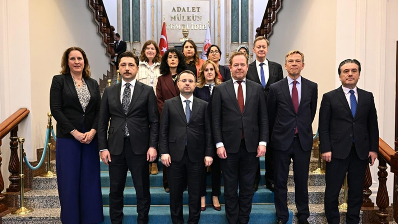 Adalet Bakanı Akın Gürlek'ten Hollandalı mevkidaşı Van Weel'e: 