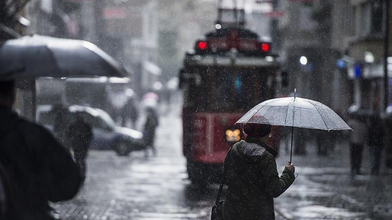 Megakent yağışa teslim! İstanbul'da yağış ne zaman bitiyor? AKOM ve Meteoroloji peş peşe uyarmıştı...