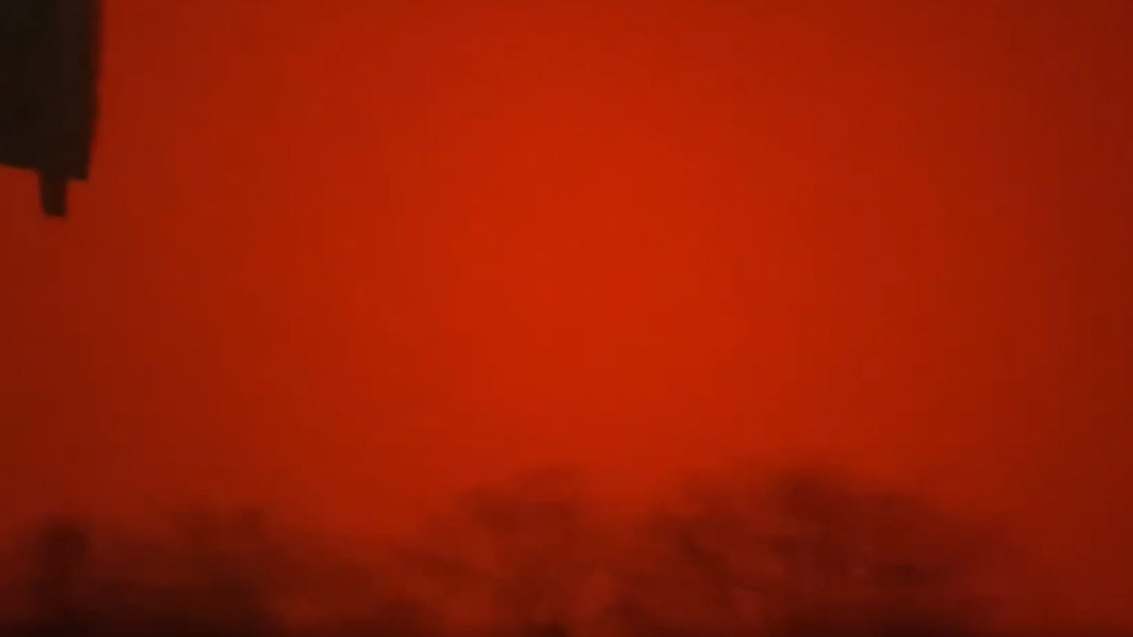 Girit'te gökyüzü kan kırmızıya boyandı: Bakın sebebi ne?