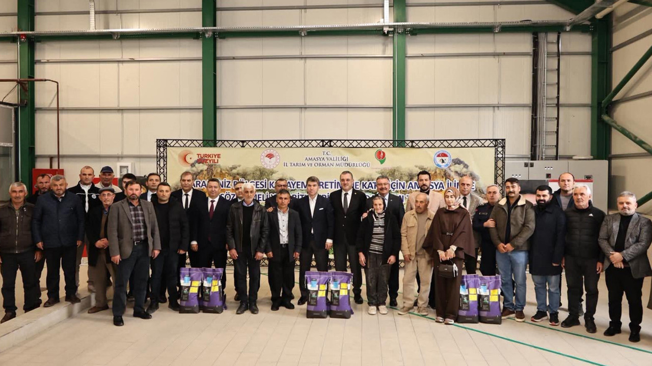 Amasya’da çiftçilere 16 bin kilo yonca tohumu desteği