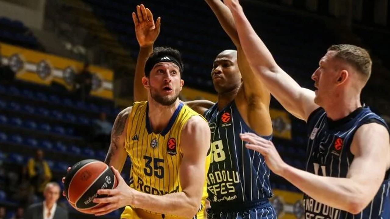 EuroLeague'de Anadolu Efes'ten Maccabi Tel Aviv karşısında tatsız prova