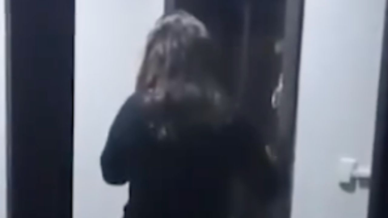 Ahlaksızlığın bu kadarı! Eşini komşusu ile yatak odasında bastı: 