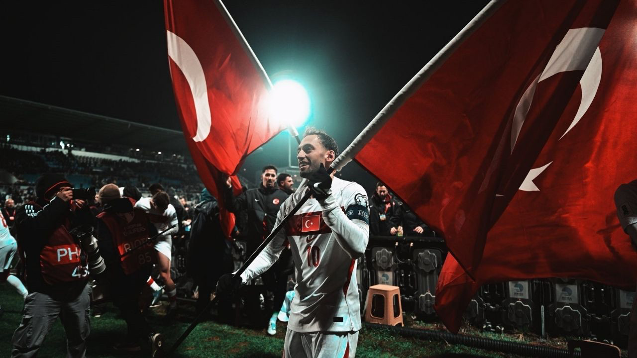 Marş savaşları başladı! Milli Takım'ın Dünya Kupası marşını kim yapacak? Sinan Akçıl ve Rafet Elroman hazırlığa başladı...