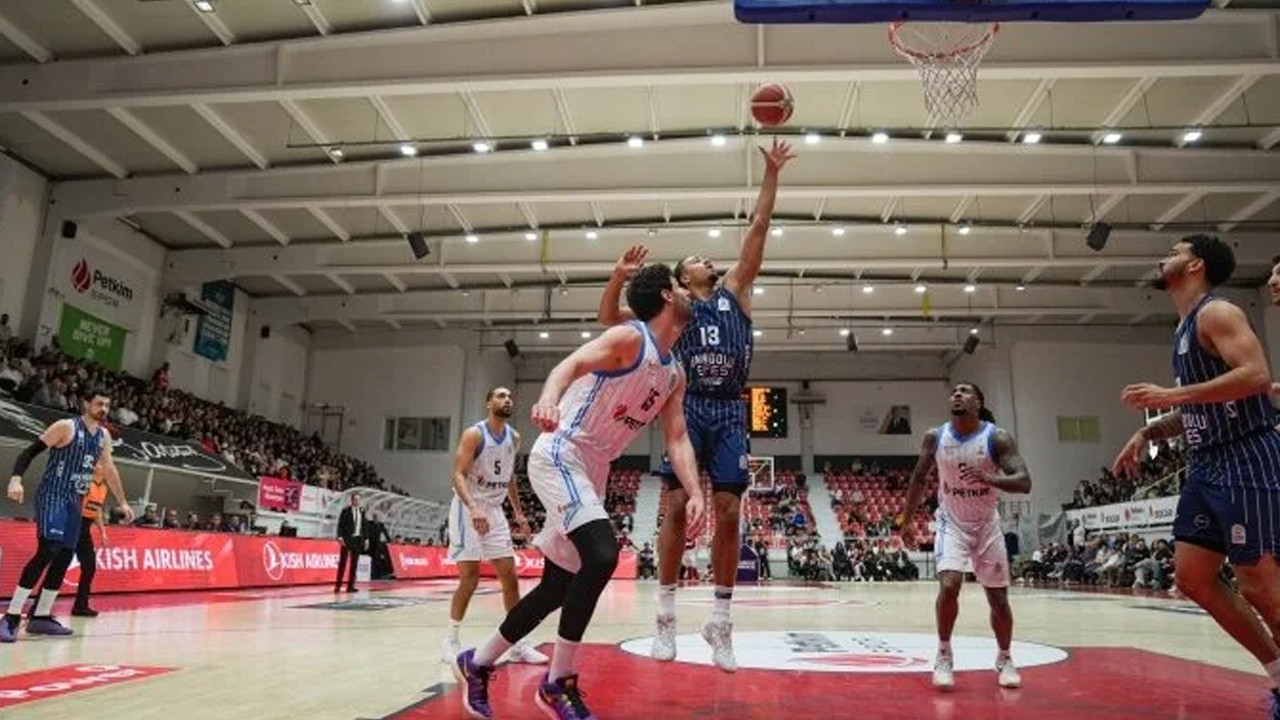 Anadolu Efes Aliağa deplasmanında galip geldi