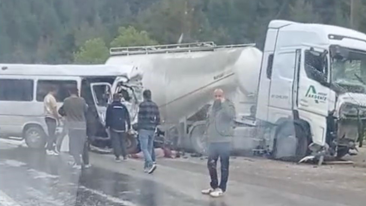 Facia gibi kaza! Isparta-Antalya karayolunda can pazarı: 7 ölü