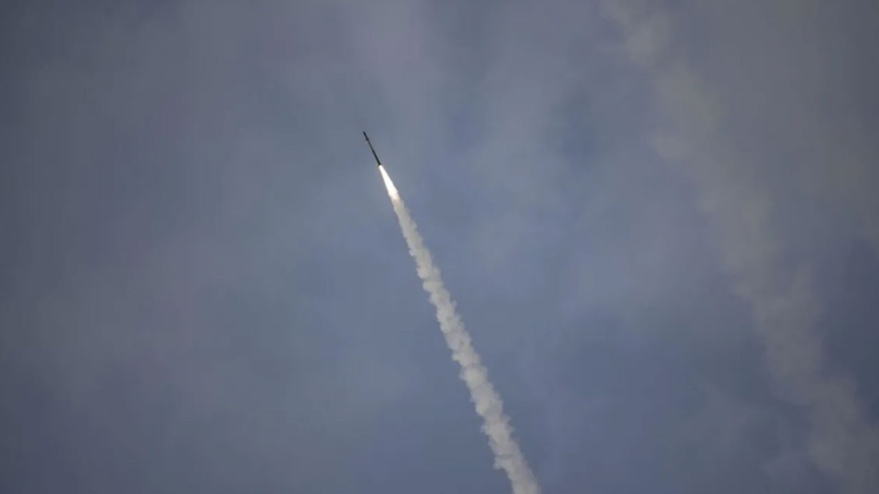 Basra'da bir eve roket düştü: Çok sayıda ölü var